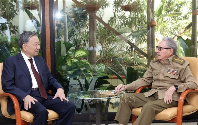 Tổng Bí thư, Chủ tịch nước Tô Lâm gặp Lãnh tụ Cách mạng Cuba, Đại tướng Raul Castro Ruz